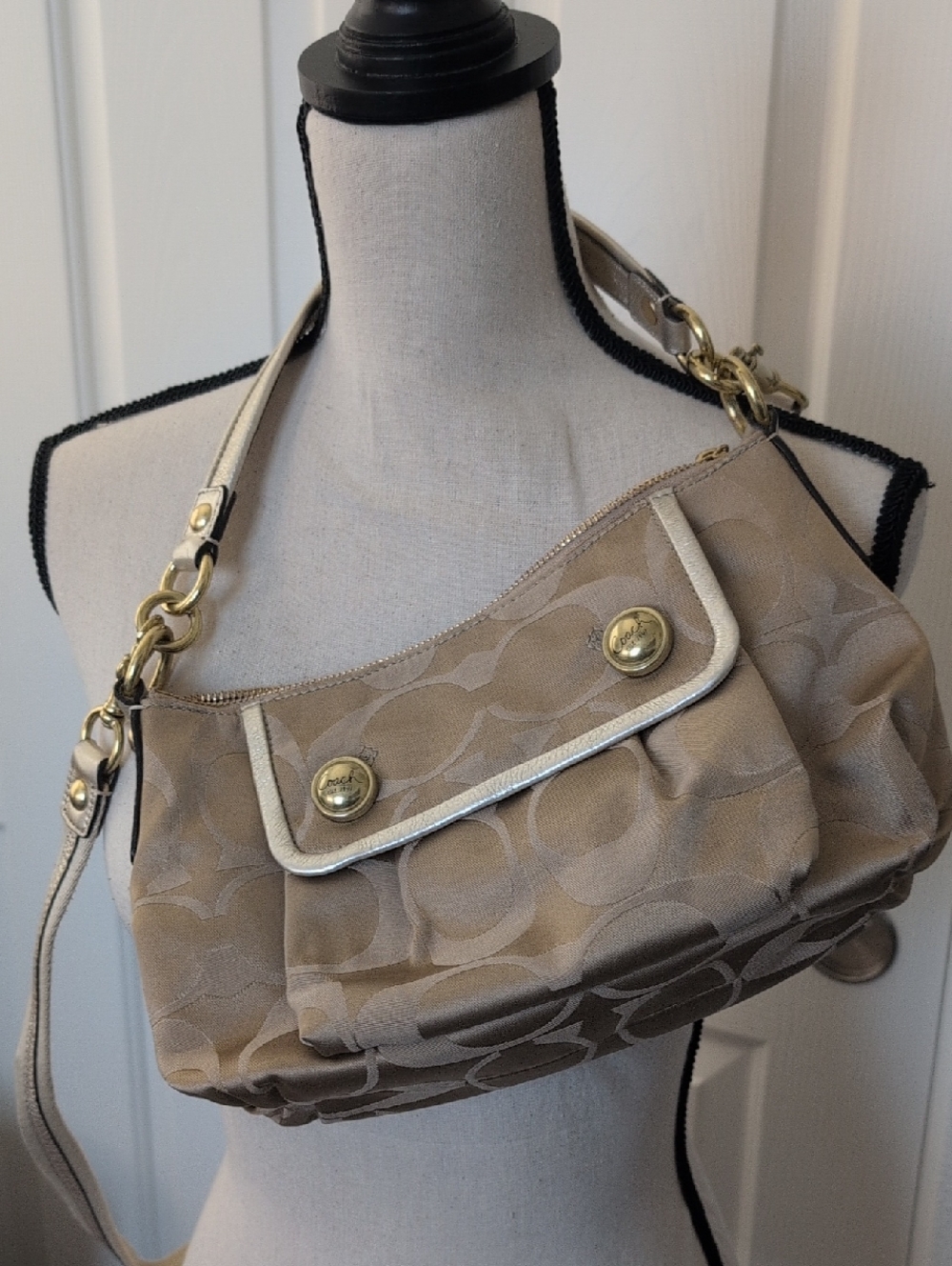 NWOT Coach Tan Signature Canvas Shoulder Bag with Gold Hardware